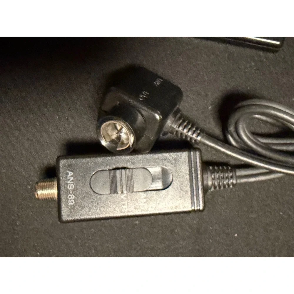 Sony CCD-TR5 Video8 Handycam Camcorder Bundle Powers On w/ Charger Batteries Cas